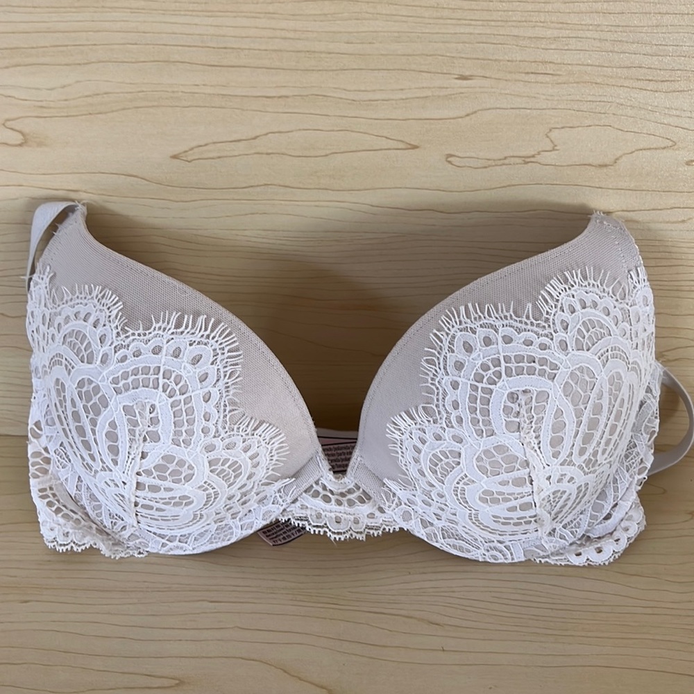 Victoria’s Secret Dream Angels Push-up 32D Light Beige with Cream Lace